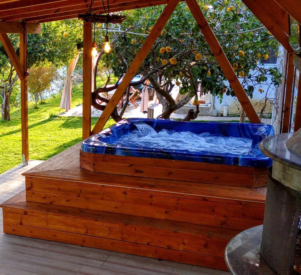 The Elysian At Nicopolis Jacuzzi Apartment Nikopolis Exterior foto