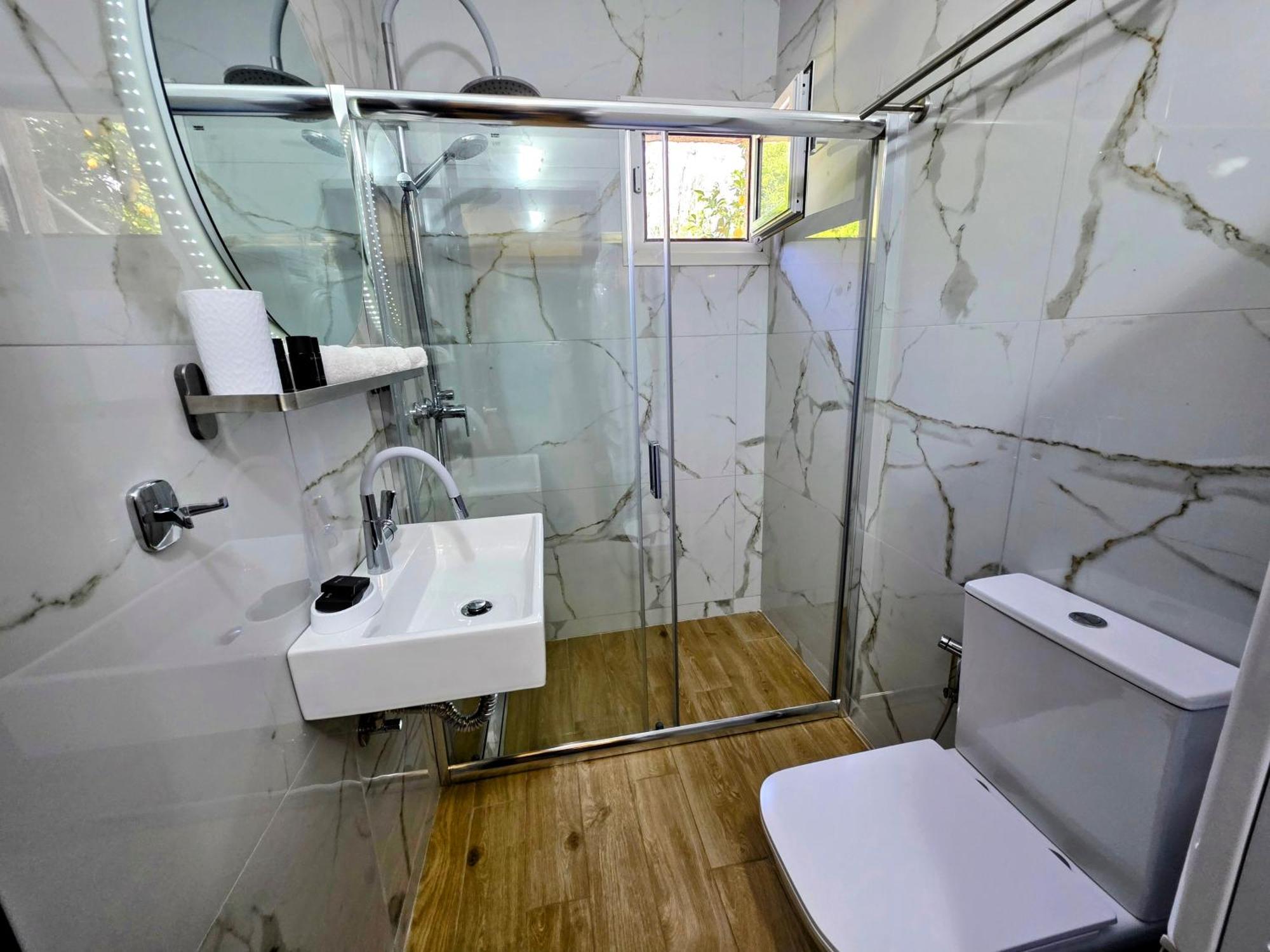 The Elysian At Nicopolis Jacuzzi Apartment Nikopolis Exterior foto